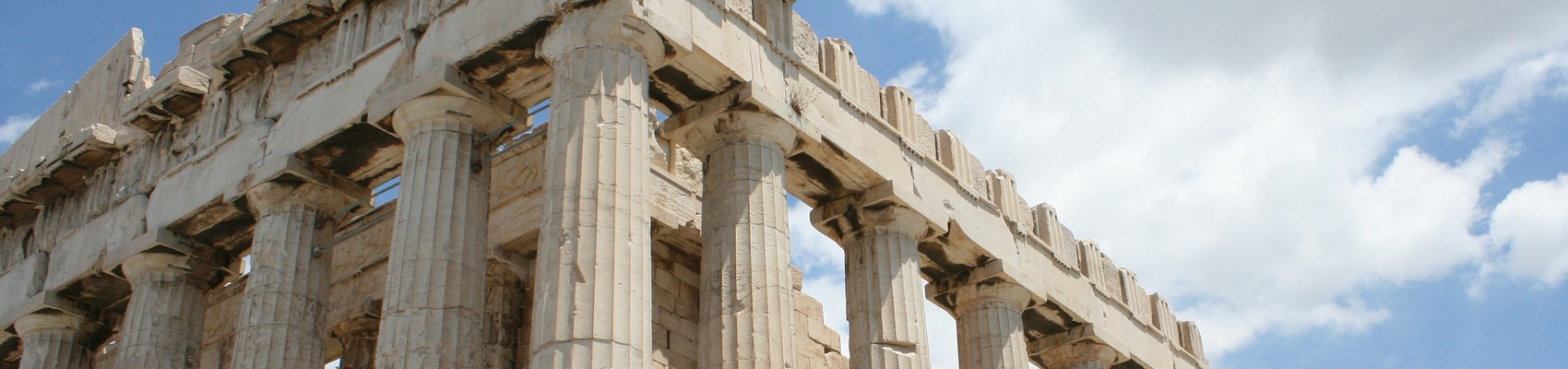 Nahaufnahme der Säulen eines Akropolis